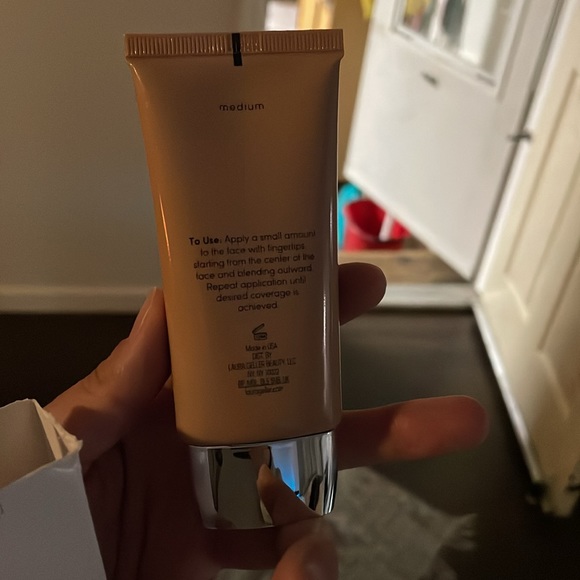 Laura Geller Quench-N-Tint Hydrating Foundation, Medium/Deep, 1.7 Fl Oz - Picture 5 of 5